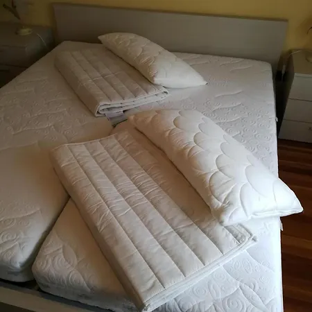 Apartament Casa Il Glicine Premia