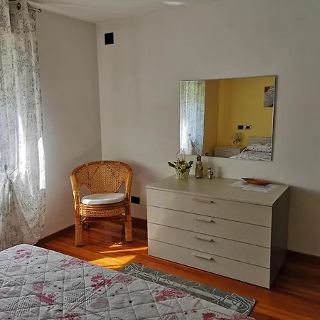 Casa Il Glicine Apartament Premia